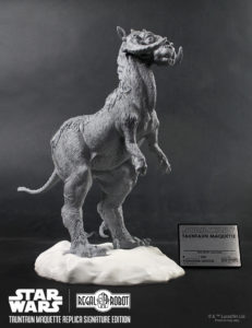 Phil Tippett Signature edition tauntaun replica by Regal Robot
