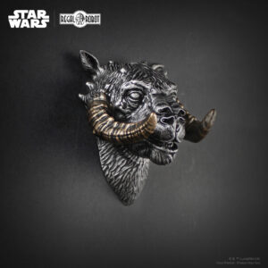 Silver tauntaun sculpture as a small scale figure head.