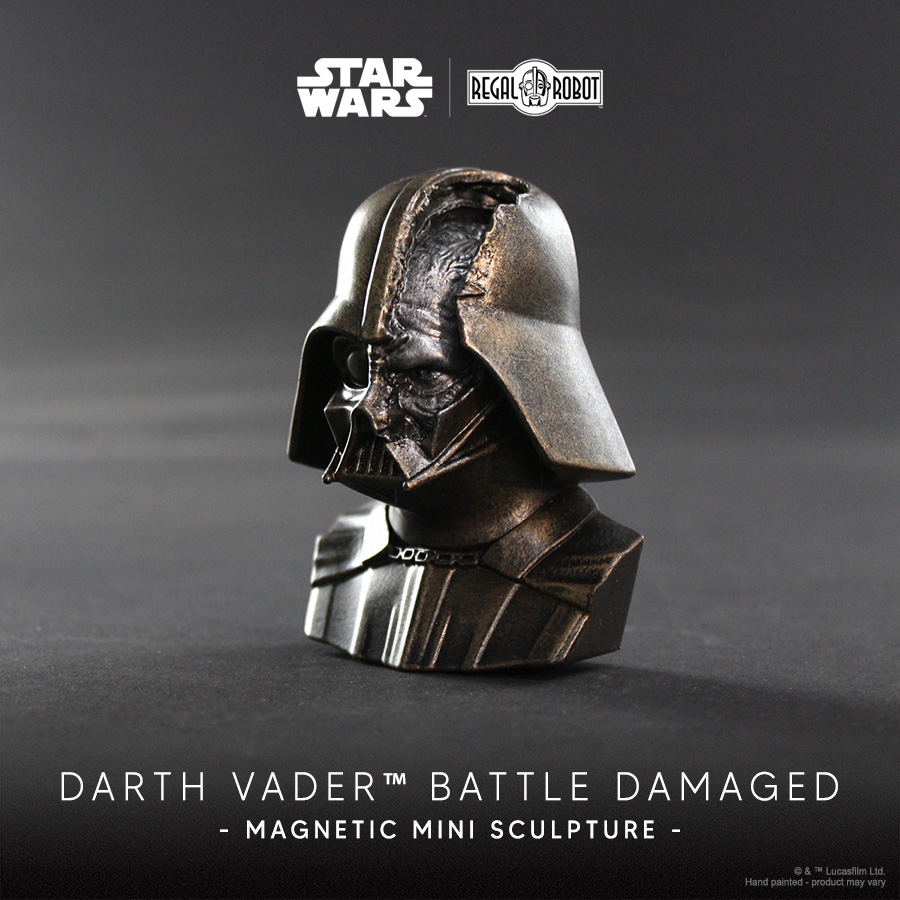 Darth Vader™ Battle-Damaged Magnet Regal Robot