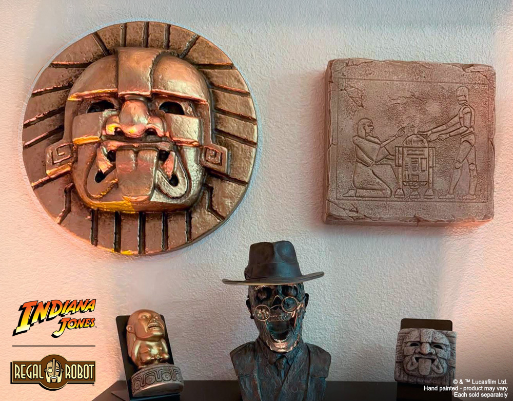Indiana Jones prop Golden Sun Circle Medallion from the Chachapoyan Temple